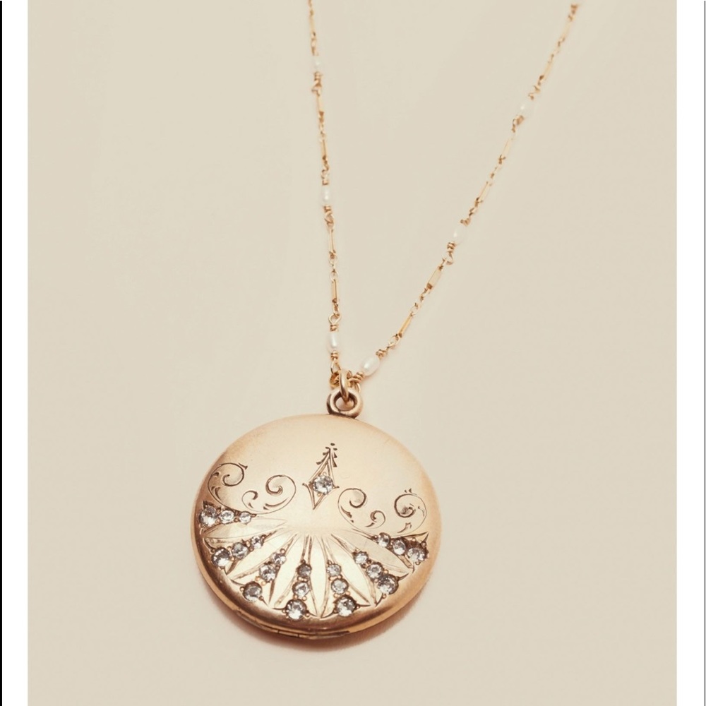I need help finding vintage/Antique lockets!!